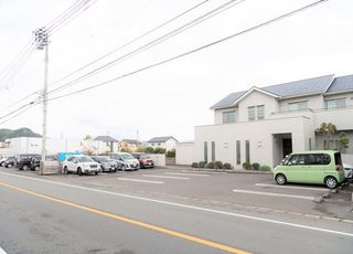 第一駐車場・第二駐車場をご用意しております。