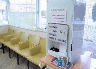 待合室にはご自由にお召し上がりいただけるお飲み物をご用意してございます。