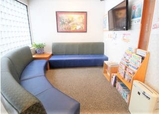 御待ちの際はこちらにお掛けください。