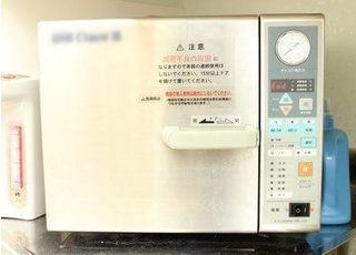 使用した器具は滅菌器での滅菌を行っております。