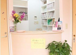 ご来院されましたらまずは受付へお越しください。