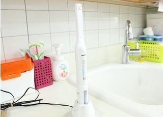 口腔内カメラです。お口の治療経過を記録する際に使用しております。