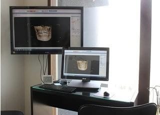 モニターを使い診察を進めてきます。