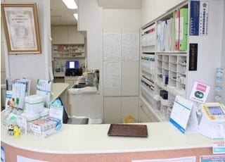 受付へお越しください。