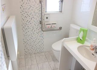 バリアフリー対応のお手洗いです。