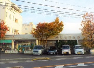 駐車場は建物に隣接しております。