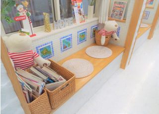 お待ちの間は雑誌等ご自由にお取りください。