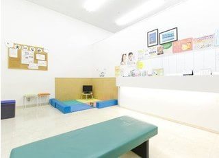 待合室の角にはキッズスペースもご用意しております。