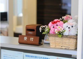 受付です。こちらで患者さまをお迎えします。