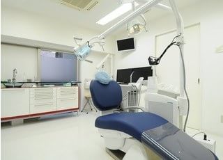 こちらの診療チェアで治療を進めております。