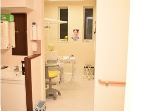 診療室内ではできるだけものを置かないことで、恐怖心が出ないように配慮しております。