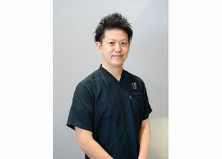 ブライトデンタルクリニックあまがさきキューズモール 藤崎　晋也 理事長 歯科医師 男性