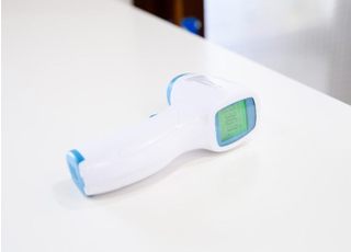 非接触型の体温計です。