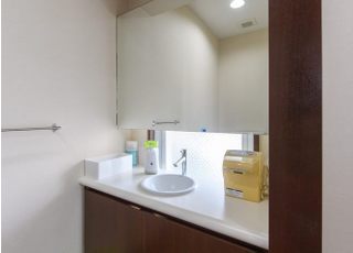 治療前の歯磨きなどを行える化粧室です。