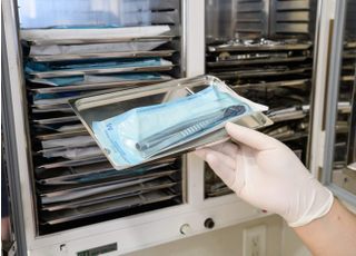 滅菌パックして清潔な状態で保管しています。