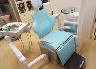 診療チェアです。こちらで治療を行っていきます。