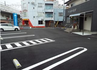駐車場もご用意しておりますので、お車でのご来院も可能です。