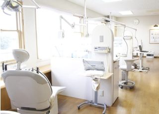 診療室は仕切られておりプライバシーを考慮しております。