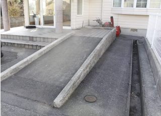 スロープもあるので車椅子の方も来院できます。