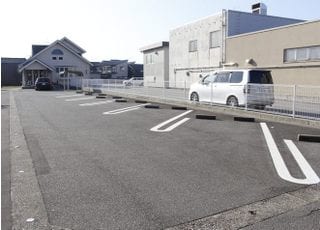 駐車場も広々です。