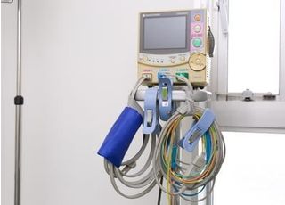 生体モニターを備えておりますので、持病がある方でも状態を確認しながら治療を行えます。