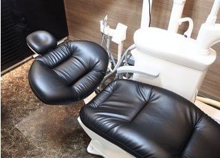 水平にして治療を行います。