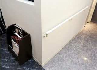 スロープや手すりがございますので車いすやベビーカーの方でもご来院いただけます。