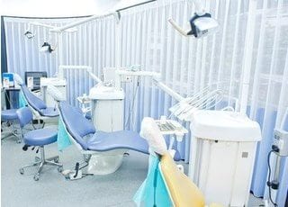 診療室内は青色を基調とし、清潔感があります。