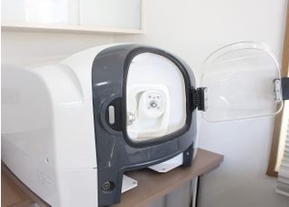 CADCAMです。セラミックのつめもの・かぶせものを作る機械です。