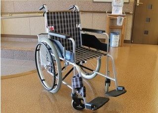車椅子をご用意しておりますので、お気軽にお申し出ください。