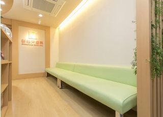 待合室です。こちらでお待ちください。