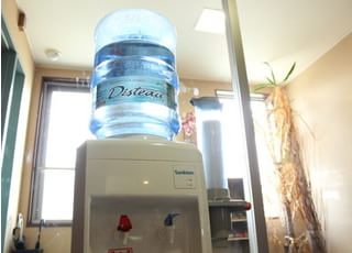ウォーターサーバーもご用意しております。ご自由にお飲みください。