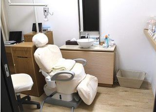 診療室は個室制なので、周りの目を気にすることなく治療が受けられます。