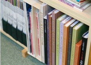 本をご用意しています。ご自由にご覧ください。