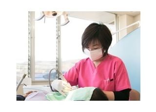 歯科衛生士によるクリーニングを行っておりますので、定期的なメンテナンスにお越しください。