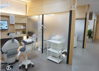 診療スペースは患者さんのプライバシーに配慮した作りになっております。