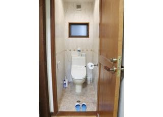 お手洗いです。こちらも木のつくりです。