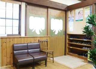 全体的に木のつくりで温かみのある空間にしています。