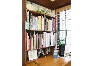 本をたくさんご用意しております。ご自由にお読みください。