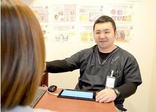 カウンセリング風景です。合計4回、時間をかけて丁寧に行っております。