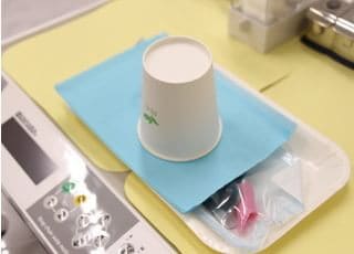 一人ひとりの患者さま用に準備し、滅菌した治療器具は治療時まで開封せずに衛生面に配慮しております。