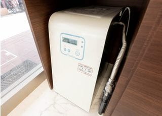 除菌装置。院内の水は衛生的に管理されています。