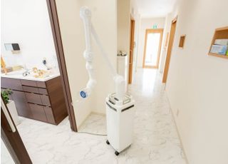 口腔外バキューム。院内の空気を清潔に保つ効果があります。