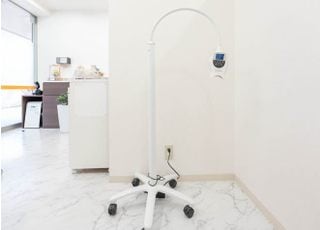 歯のホワイトニング専用照射器。