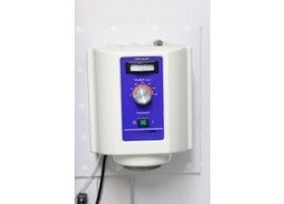 歯科治療に活用する素材を混ぜる機器です