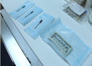 切削器具でさえも、一つひとつていねいに滅菌・消毒をしています。