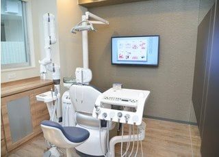 大きなモニターを活用してご説明をいたします。