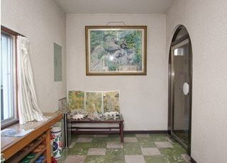 入り口ではスリッパに履き替えてお上がりください。