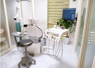 診療室にはモニターを設置しているので、映像を見てもらいながらご説明ができます