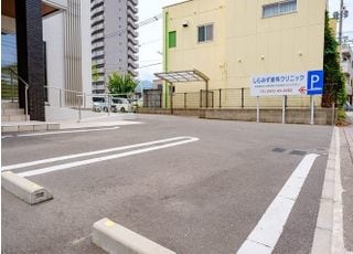 駐車場がありますので、お車でお越しいただけます